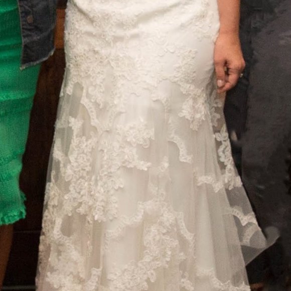 Stunning Fit and Flare Wedding Dress - size 10 curvy girl - Picture 9 of 9